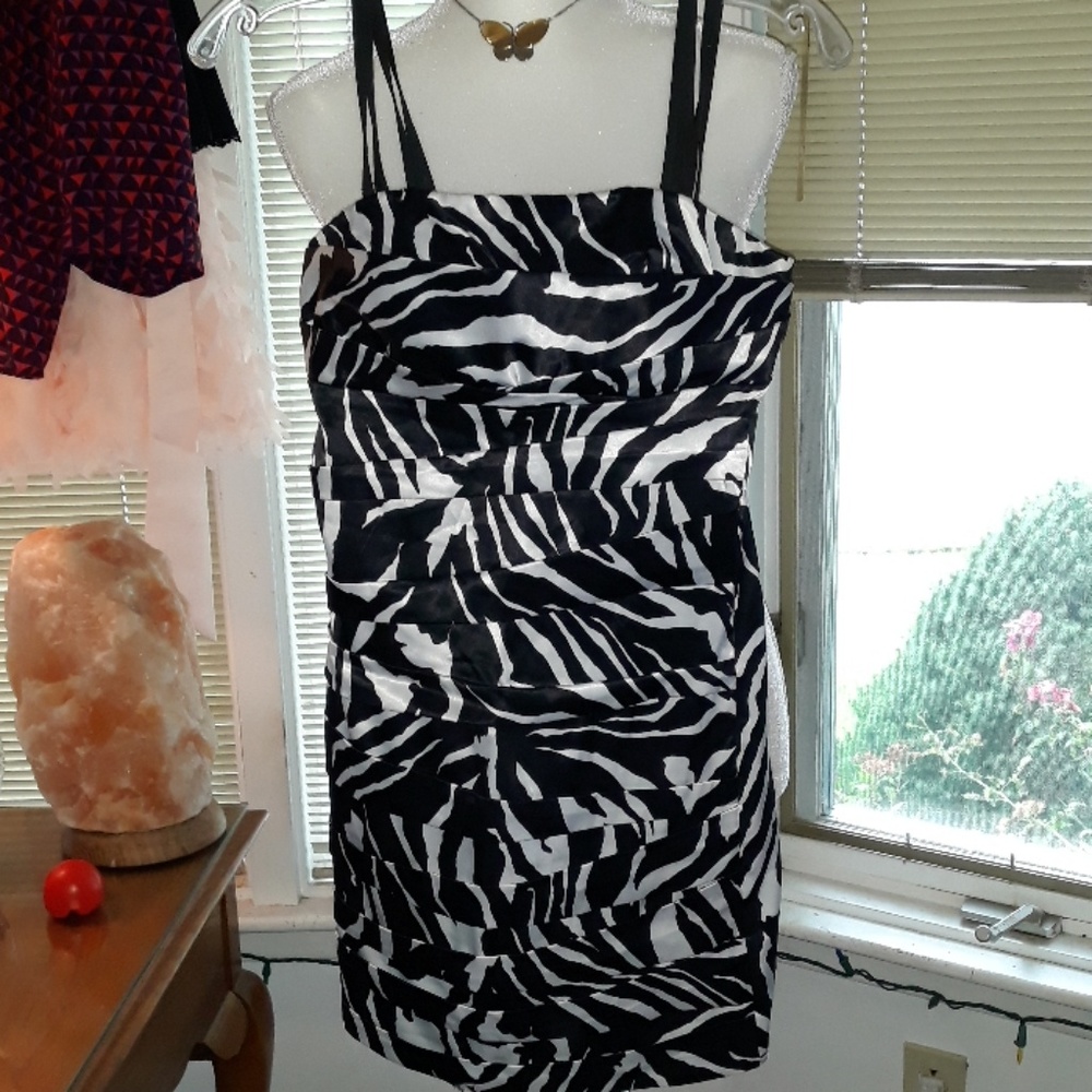 Snap zebra patterned dress with built in bra cups